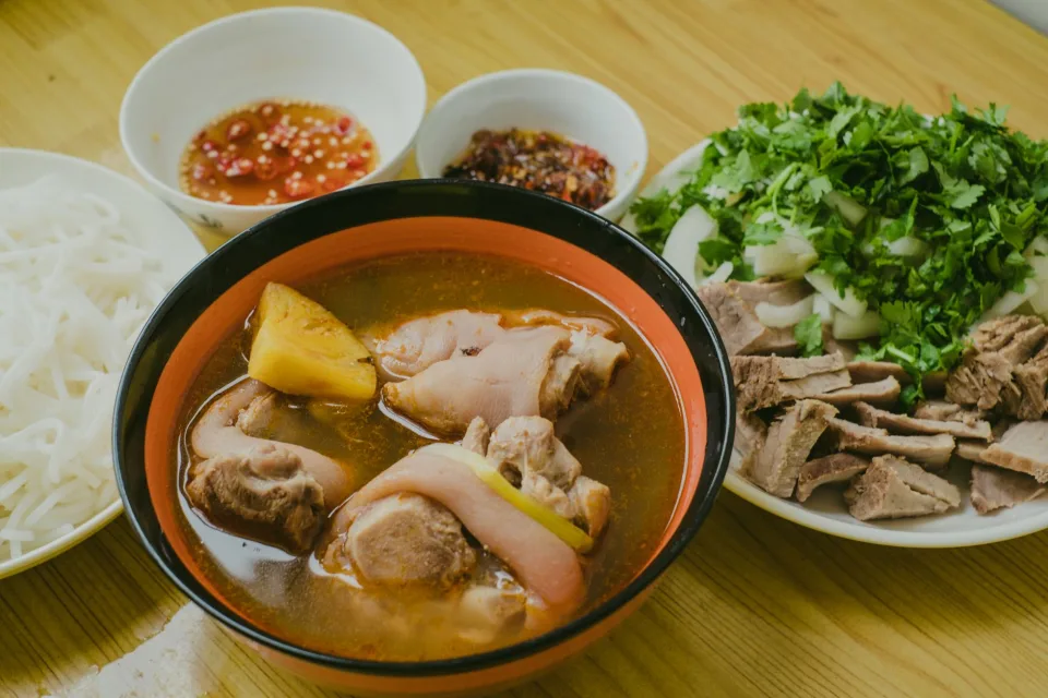 Bàn ăn gia đình